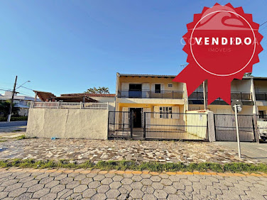 Sobrado a 2 quadras da Praia Brava, Centro de Matinhos
