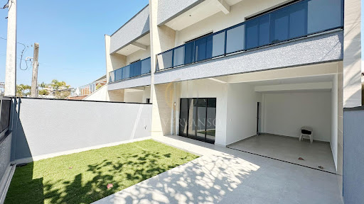 Sobrado à venda em Guaratuba: 3 suítes e 108,5m²