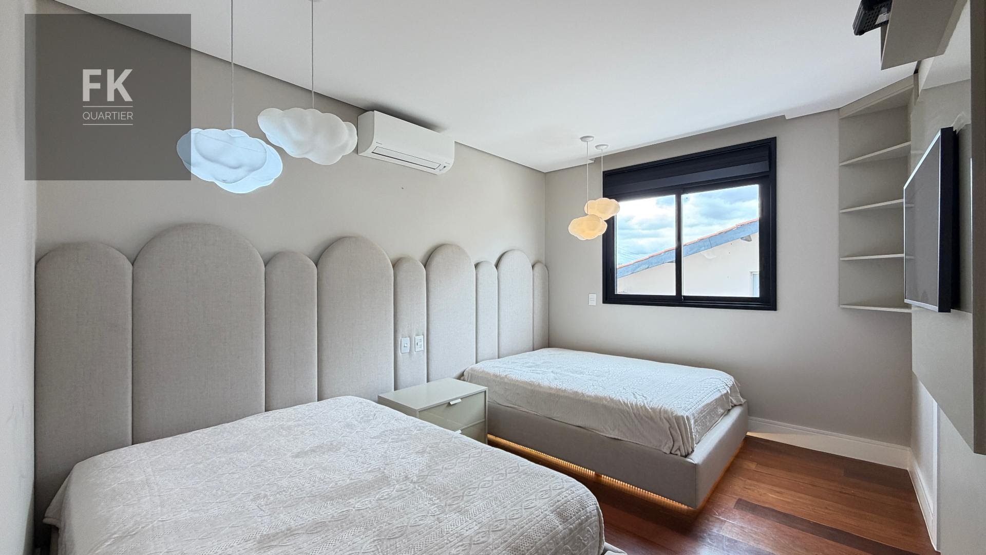 Casa à venda com 5 quartos, 5 suítes, 4 vagas e 350m² no Alphaville Residencial Dois, Barueri (SP) — foto 25 de 30