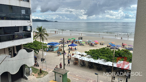Prédio frente mar apto lateral com vista mar na meia praia
