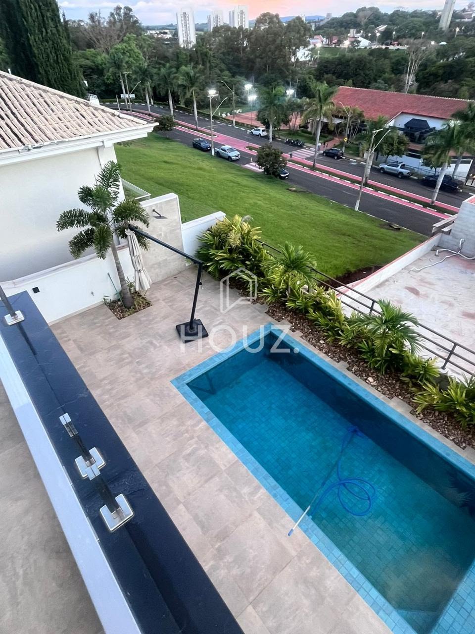 Piscina com raia