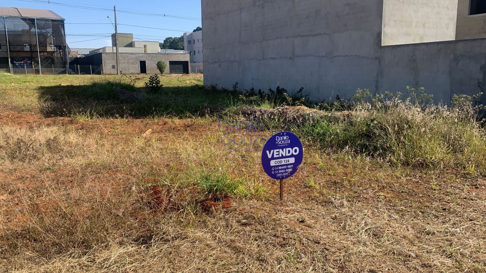 Terreno à venda com 362m² de terreno no Vila Universitária, Araxá — foto principal