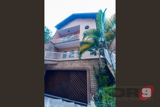 Casa Sobrado em Alto da Mooca - São Paulo, SP., aceita permuta por imóvel menor.