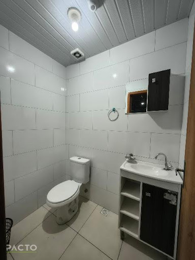 Descubra uma excelente oportunidade para o seu negócio em Cidade Alta, Araranguá! Este pavilhão comercial oferece 720m² de área útil, ideal para empresas que buscam espaço, versatilidade e uma localiz