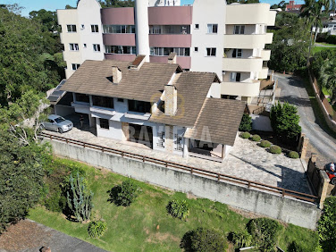 EXCELENTE CASA NO CENTRO | 4 Dormitórios