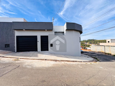 Casa para Locação em Alfenas | 4 Dormitórios, 223m²