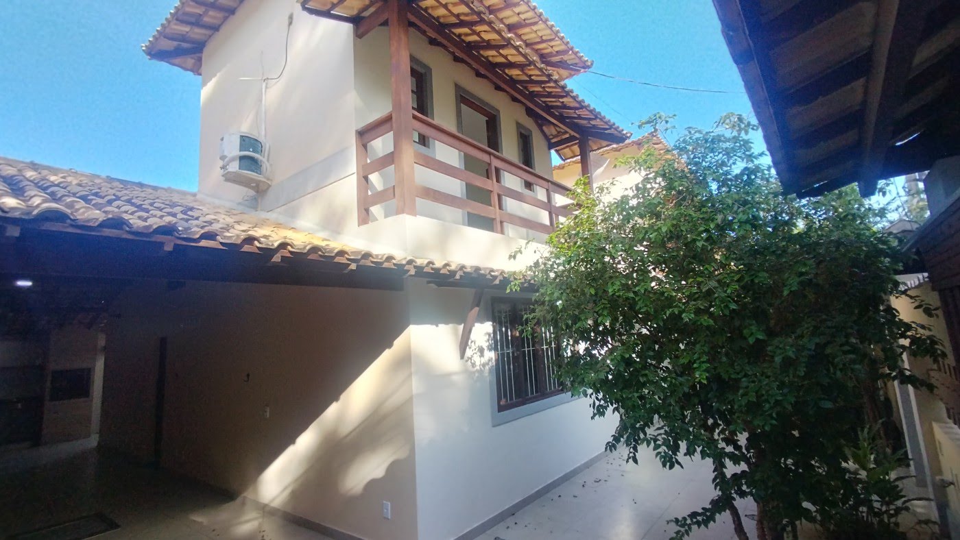Casa à venda com 3 quartos, 3 banheiros, 2 vagas e 150m² no Extensão do Bosque, Rio das Ostras — foto principal