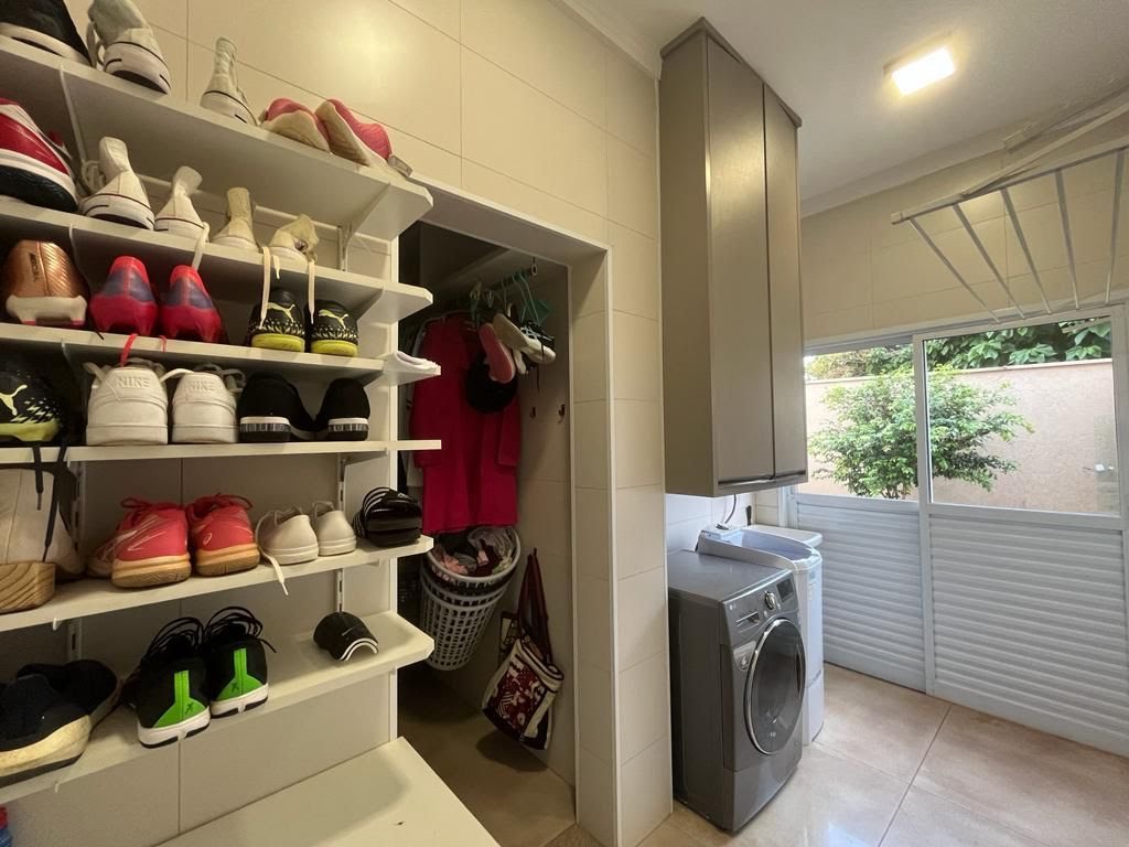 Casa à venda com 4 quartos, 4 suítes, 4 vagas e 266m² no Jardim Cybelli, Ribeirão Preto (SP) — foto 29 de 30