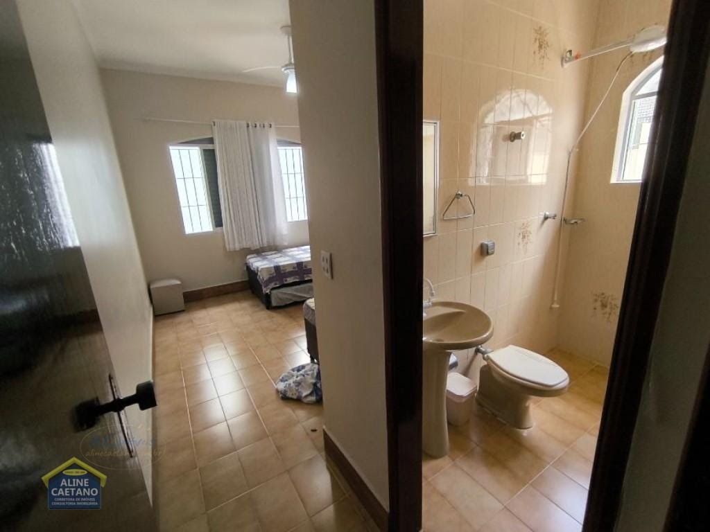 Casa à venda com 3 quartos, 1 suíte, 6 vagas e 257m² no Balneario Flórida, Praia Grande (SP) — foto 13 de 30