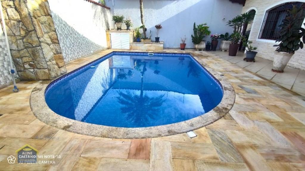 Casa à venda com 4 quartos, 4 banheiros, 5 vagas e 187m² no Balneario Flórida, Praia Grande — foto principal
