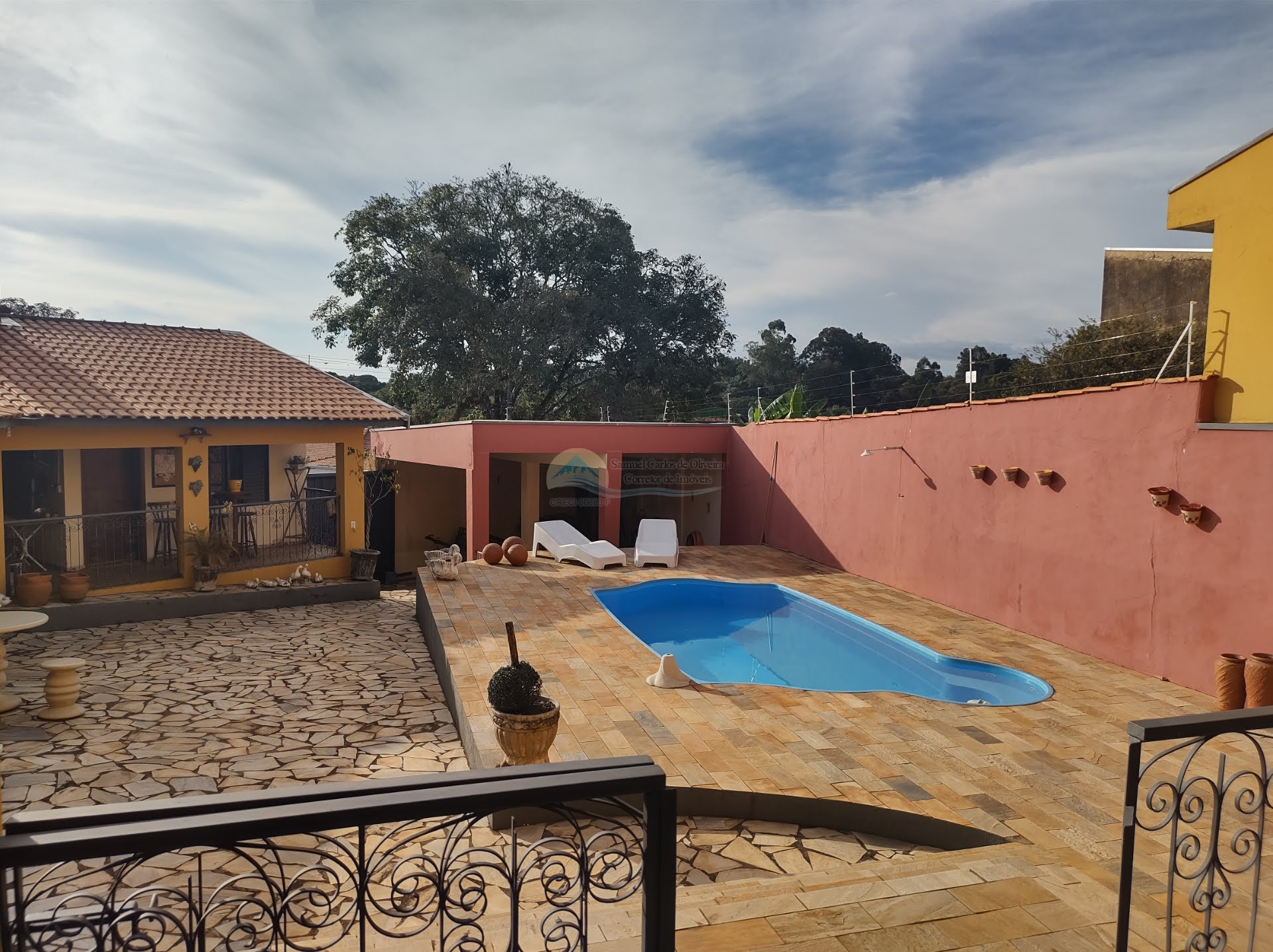 quintal com piscina