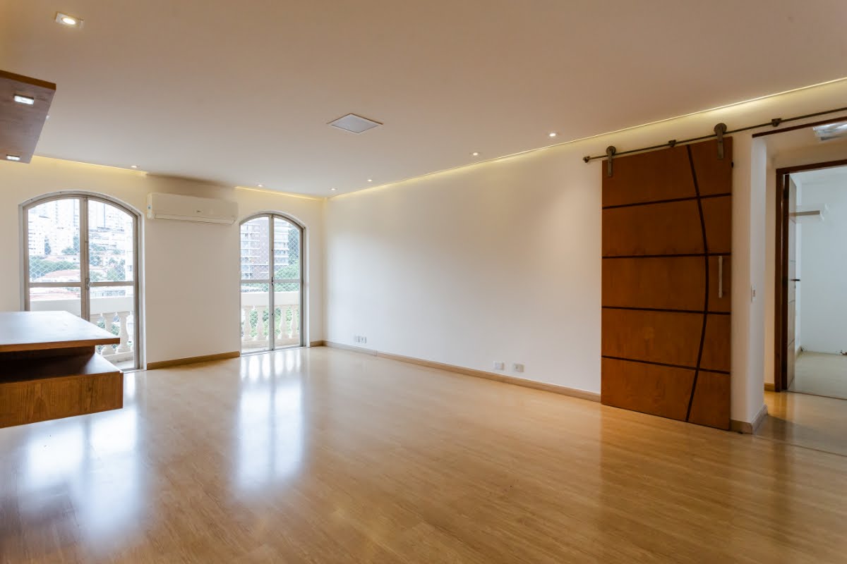 Apartamento à Venda Praça Irmãos Karmam, Sumaré/SP