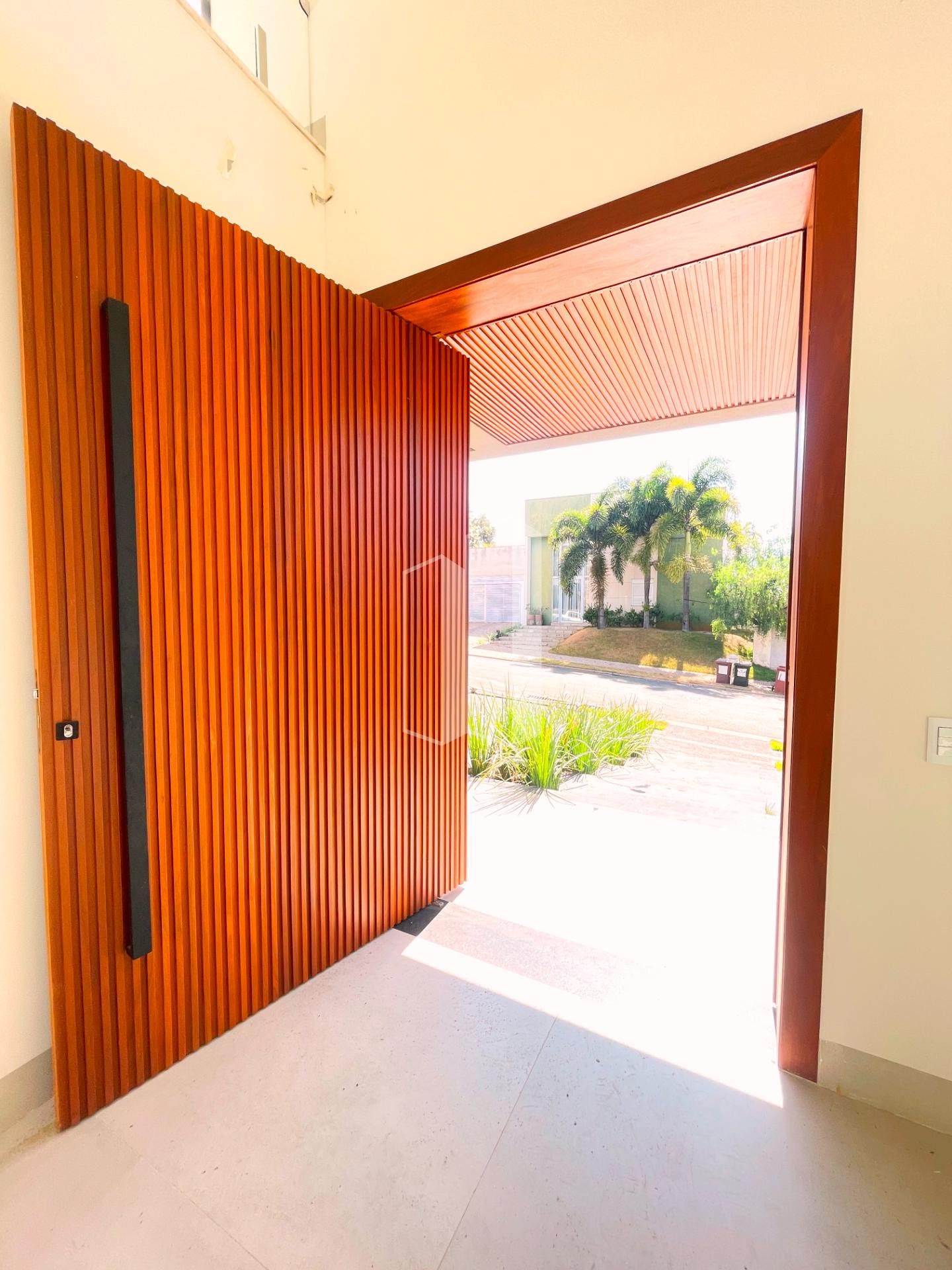 Casa à venda com 5 quartos, 5 suítes, 4 vagas e 380m² no Alphaville Flamboyant Residencial Araguaia, Goiânia (GO) — foto 3 de 16