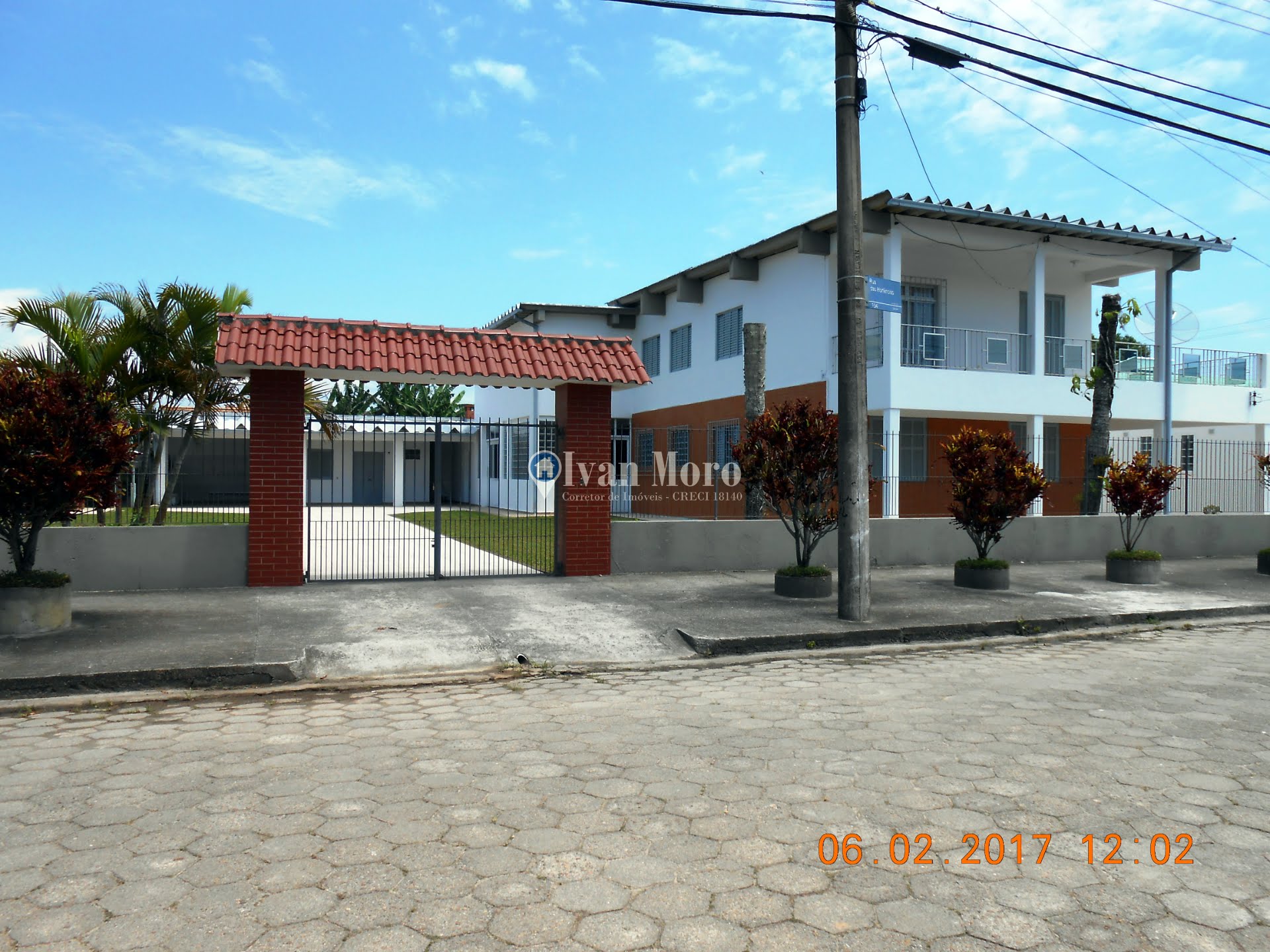 Casa para alugar com 5 quartos, 3 banheiros, 5 vagas e 300m² no Daniela, Florianópolis — foto principal