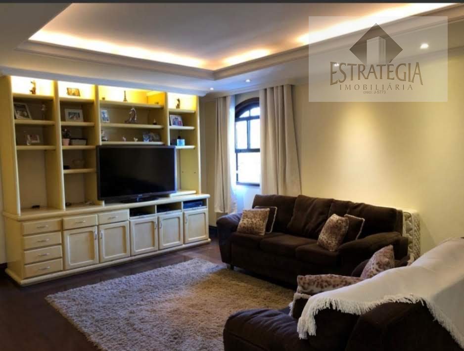 Casa à venda com 3 quartos, 3 suítes, 2 vagas e 270m² no Pedro do Rio, Petrópolis (RJ) — foto 8 de 11