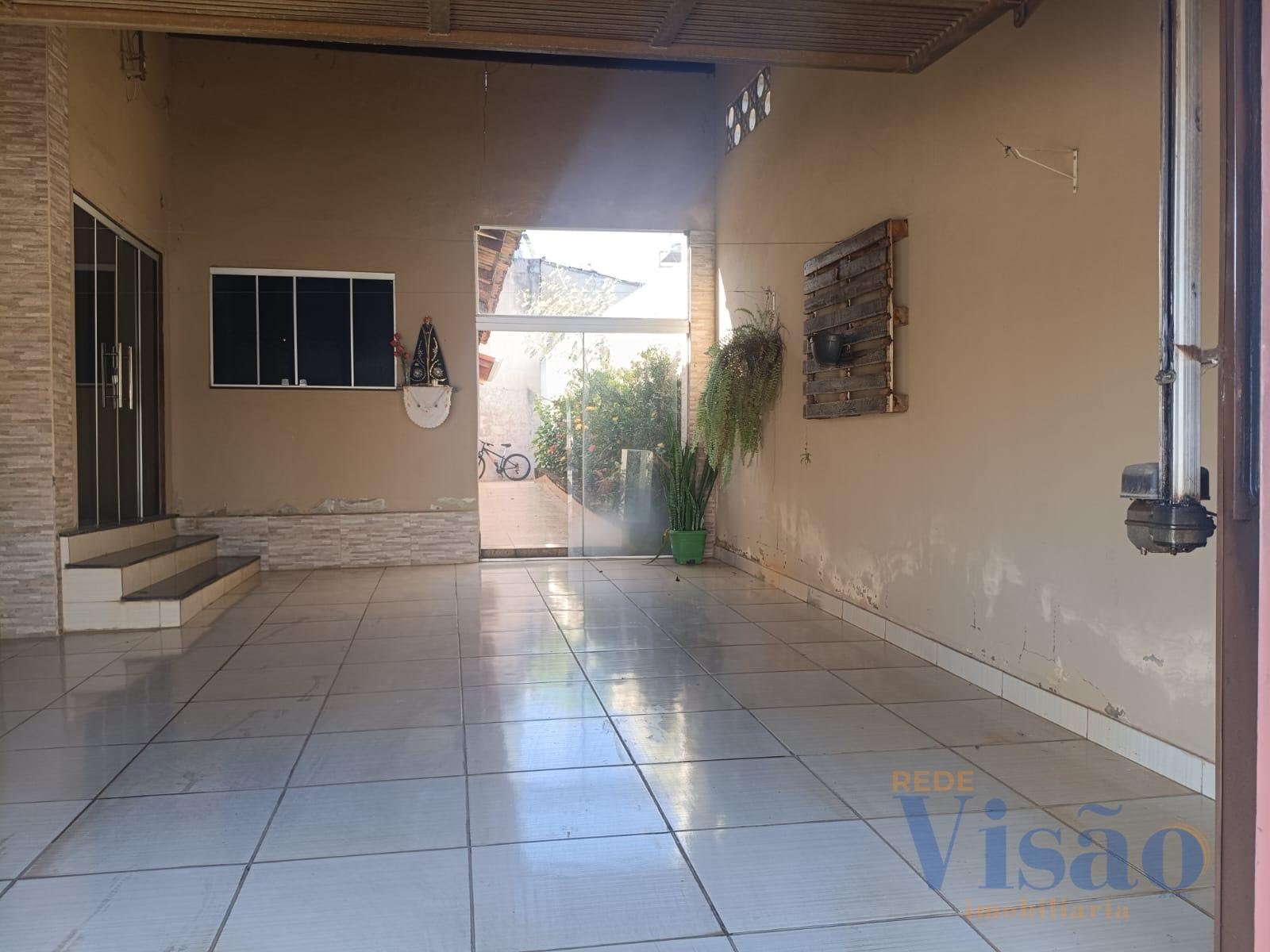 Casa à venda com 3 quartos, 2 banheiros, 2 vagas e 140m² no Vila Mariana, Paracatu — foto principal