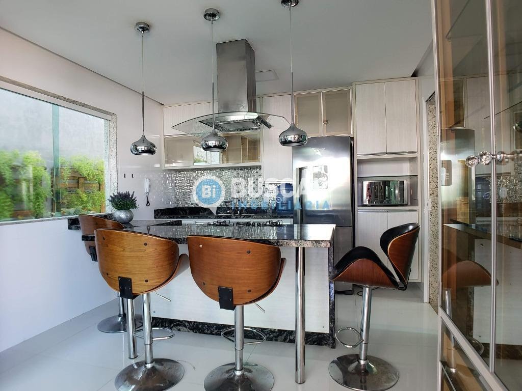 Casa à venda com 4 quartos, 3 suítes, 2 vagas e 346m² no Papagaio, Feira de Santana (BA) — foto 4 de 21