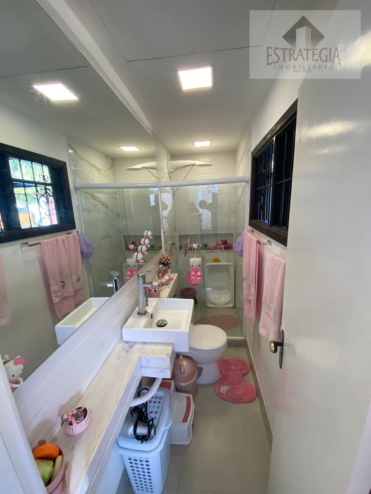 Casa à venda com 2 quartos, 3 banheiros, 4 vagas e 240m² no Bingen, Petrópolis (RJ) — foto 8 de 11