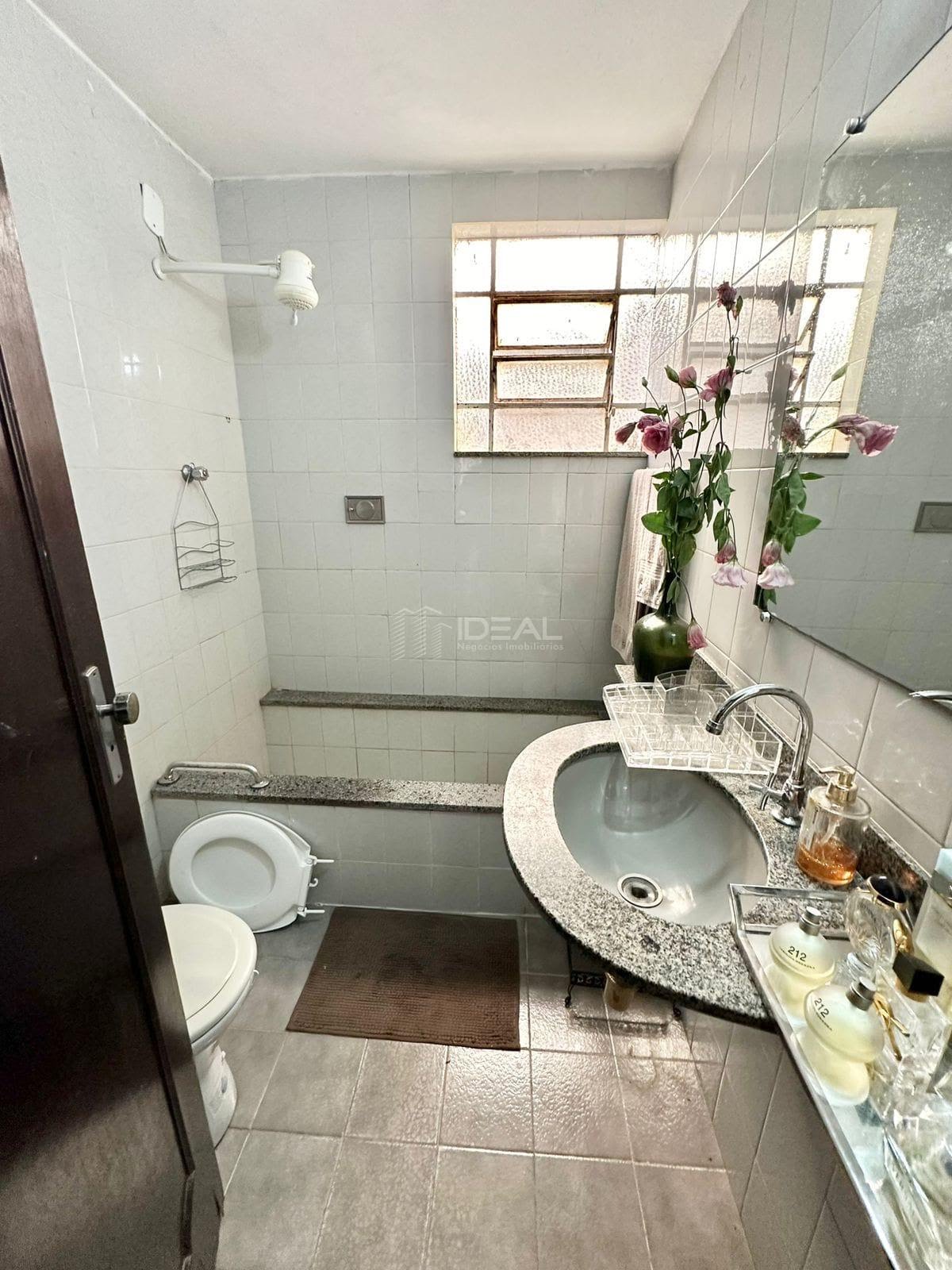 Casa para alugar com 4 quartos, 1 suíte, 5 vagas e 230m² no Centro, Campos dos Goytacazes (RJ) — foto 10 de 12