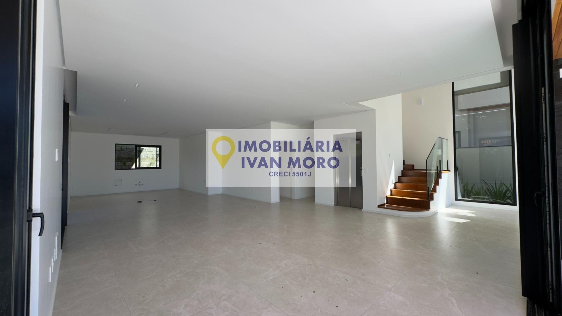 Casa à venda com 5 quartos, 5 suítes, 4 vagas e 467m² no Lagoa da Conceição, Florianópolis (SC) — foto 2 de 30