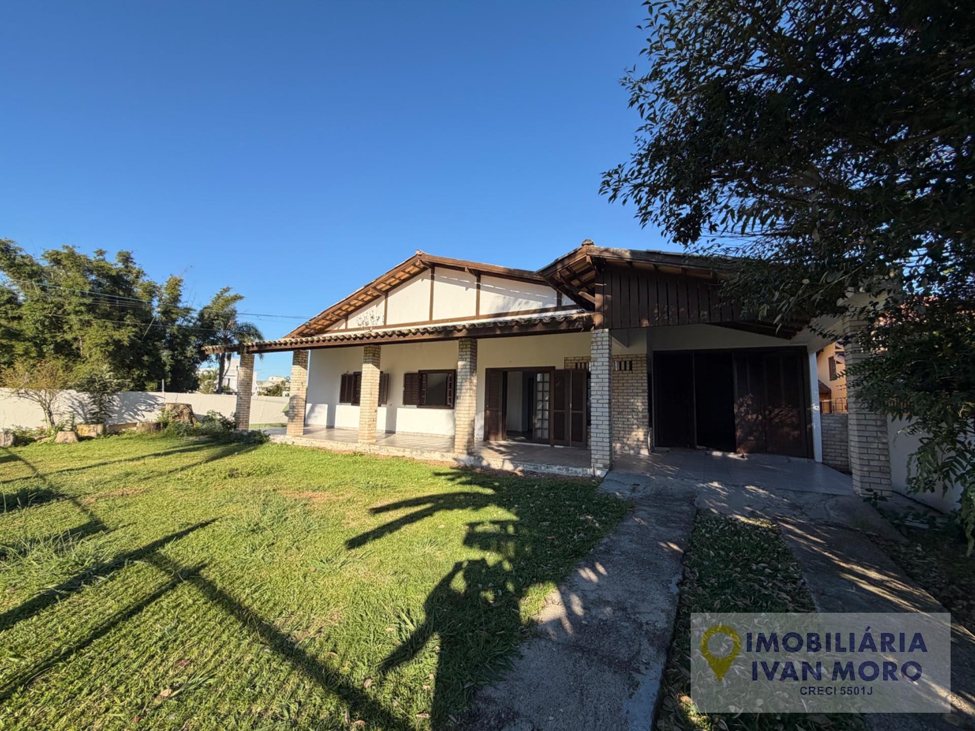 Casa à venda com 4 quartos, 2 suítes, 2 vagas e 180m² no Daniela, Florianópolis (SC) — foto 2 de 27
