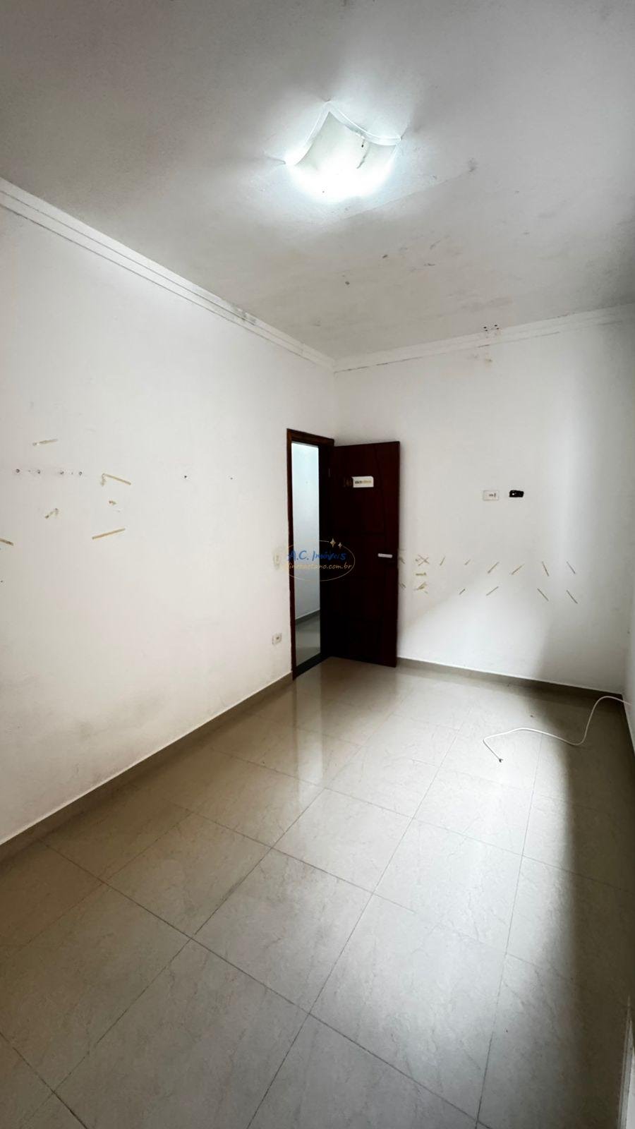Casa à venda com 3 quartos, 1 suíte, 4 vagas e 180m² no Vila Caiçara, Praia Grande (SP) — foto 10 de 27