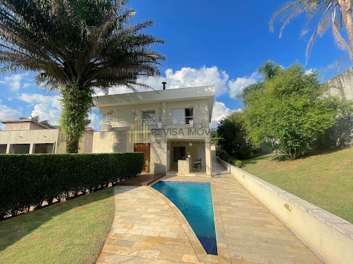 Casa moderna e integrada à venda por R$2.388.000