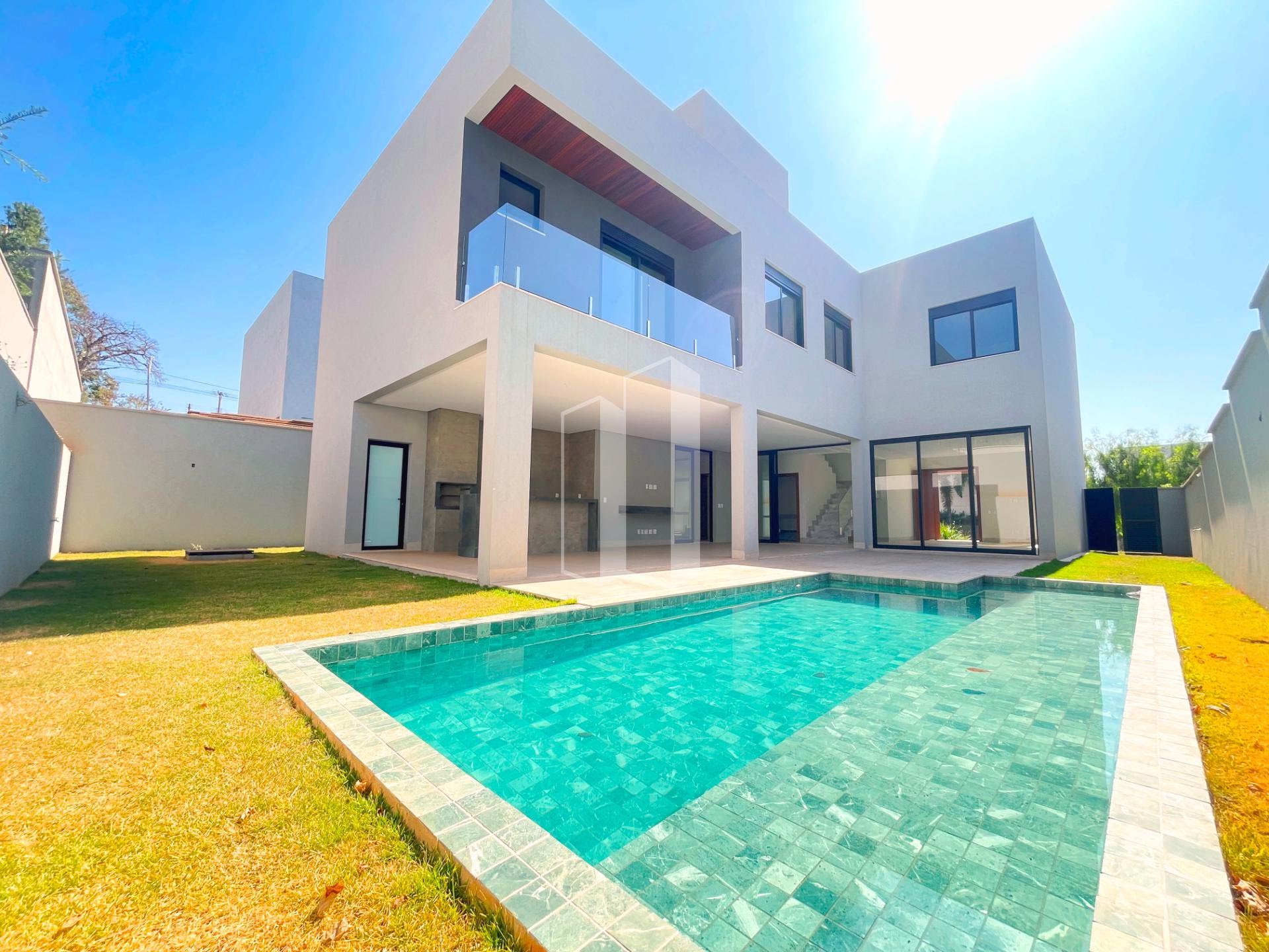 Casa à venda com 5 quartos, 5 suítes, 4 vagas e 380m² no Alphaville Flamboyant Residencial Araguaia, Goiânia (GO) — foto 2 de 16