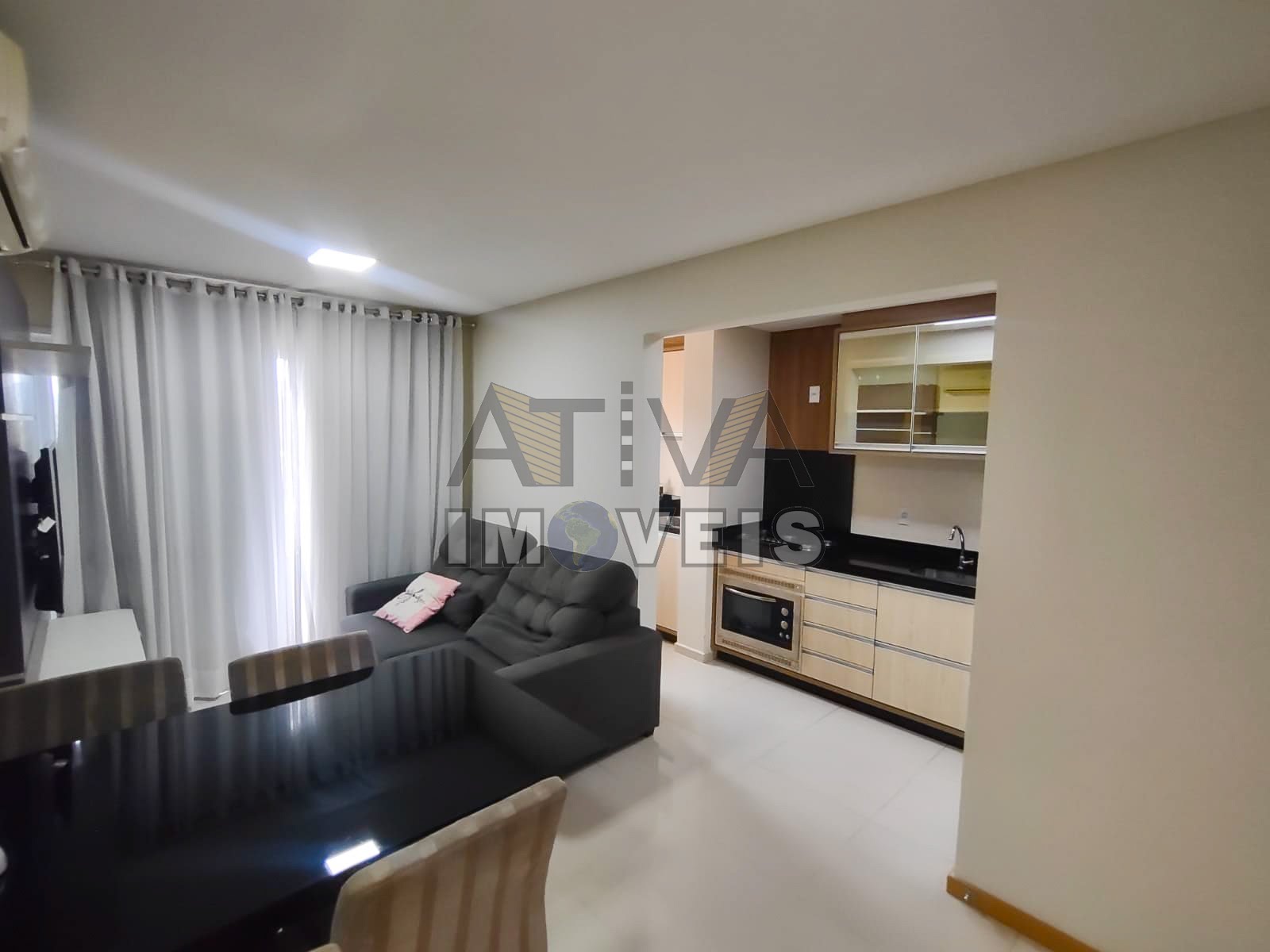 Sala estar social e cozinha