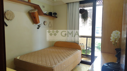 Quarto com varanda (vista pela entrada)