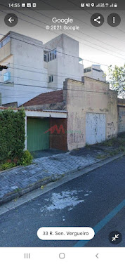 TERRENO 237,50m² COM CASA PARA DEMOLIÇÃO Situado na Vila Scarpelli, com as seguintes medidas e confrontações, 5m de frente mais 7m no canto chanfrado por 20m de frente aos fundos de um lado, de outro medi 25m tendo nos fundos 10m. Confrontando de um lado com a Rua Senador Vergueiro e do outro lado a Rua Barão de Ramalho