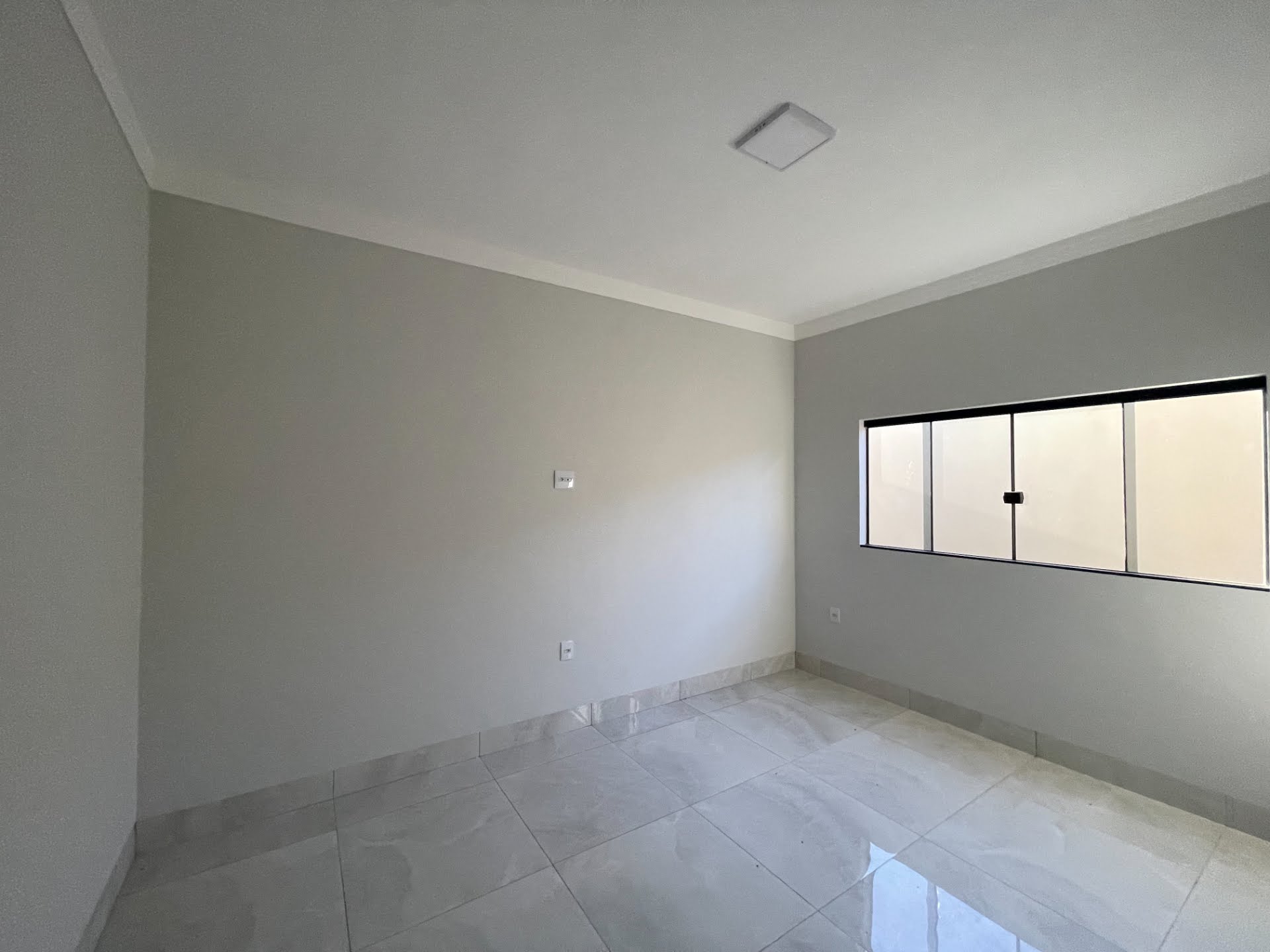 Casa à venda com 3 quartos, 1 banheiro, 2 vagas e 120m² no Jardim Vitória, Paracatu — foto principal
