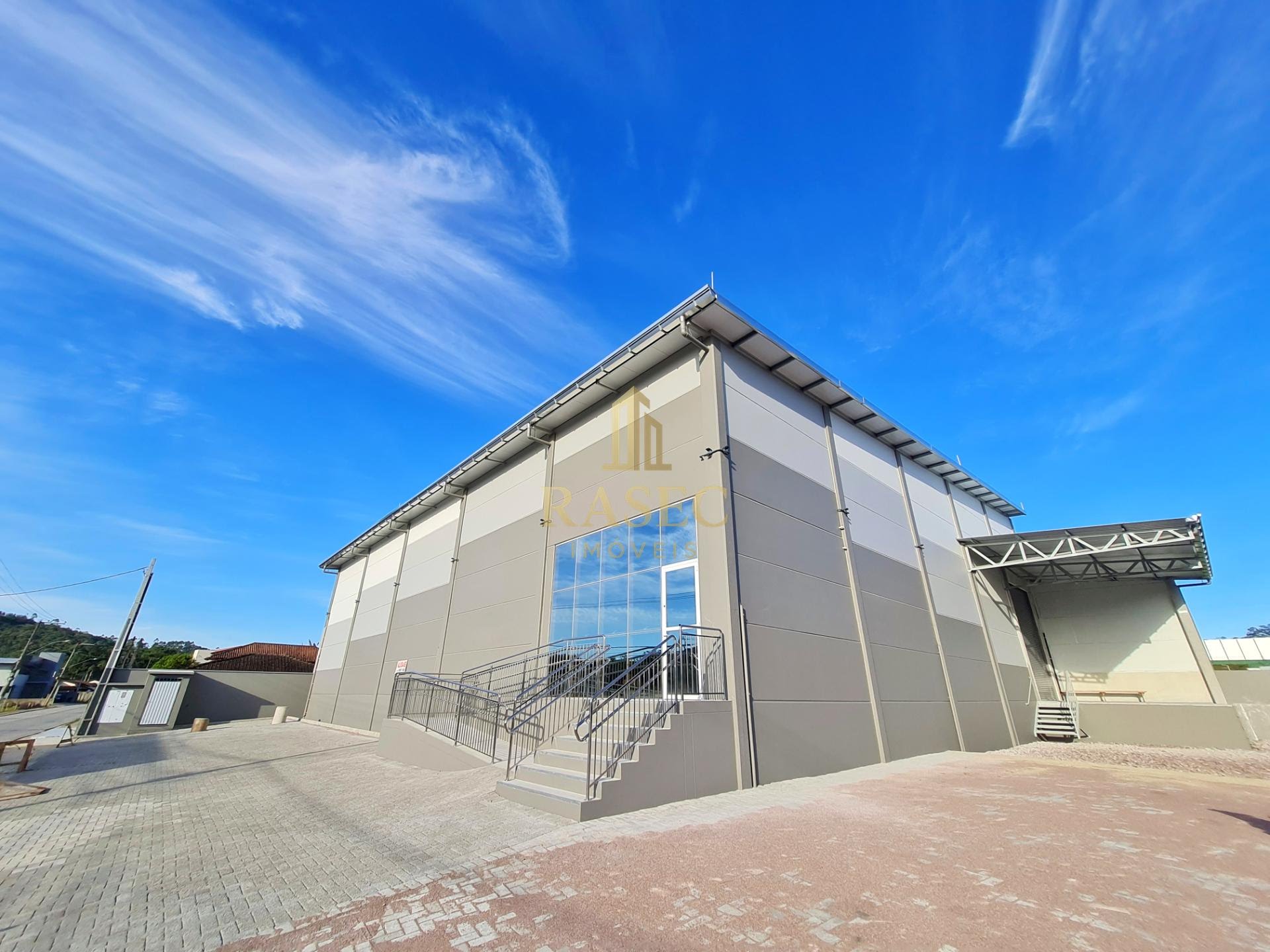 Comercial para alugar com 2 banheiros e 735m² no Limoeiro, Brusque — foto principal