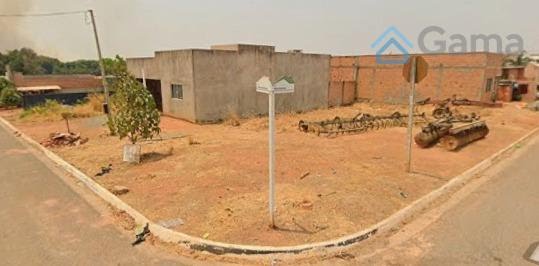 TERRENO À VENDA | PARQUE UNIVERSITÁRIO | 300 m²  Excelente oportunidade para investimento ou construção de imóveis para locação!  Terreno com 300 m², localizado no bairro Parque Universitário, com uma configuração diferenciada de 20 metros de frente por 15 metros de profundidade.  Essa dimensão oferece excelente aproveitamento do espaço e abre possibilidades interessantes para quem deseja construir casas, kitnets ou outros imóveis destinados à locação, além de ser uma ótima alternativa para construção residencial.  Destaques do imóvel Área total: 300 m² Dimensões: 20 m de frente x 15 m de profundidade Localização: Parque Universitário Perfil: Residencial e investimento Potencial: Construção de casas, kitnets ou unidades para locação Excelente aproveitamento da frente do terreno INVESTIMENTO  R$ 210.000,00  Uma oportunidade para quem procura um terreno com boa área, formato diferenciado e potencial de geração de renda através da construção para locação.  📍 Localização: https://maps.app.goo.gl/9N4zyMJtaRjtUgqd8  Marcelo de Almeida Corretor de Imóveis | CRECI-MT 21369 📱 (65) 9 9901-9091  Entre em contato para mais informações e agende uma visita.