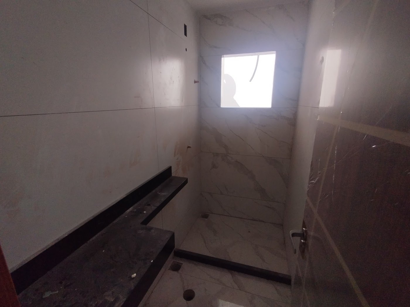 Casa à venda com 3 quartos, 1 suíte, 2 vagas e 200m² no Extensão do Bosque, Rio das Ostras (RJ) — foto 7 de 8
