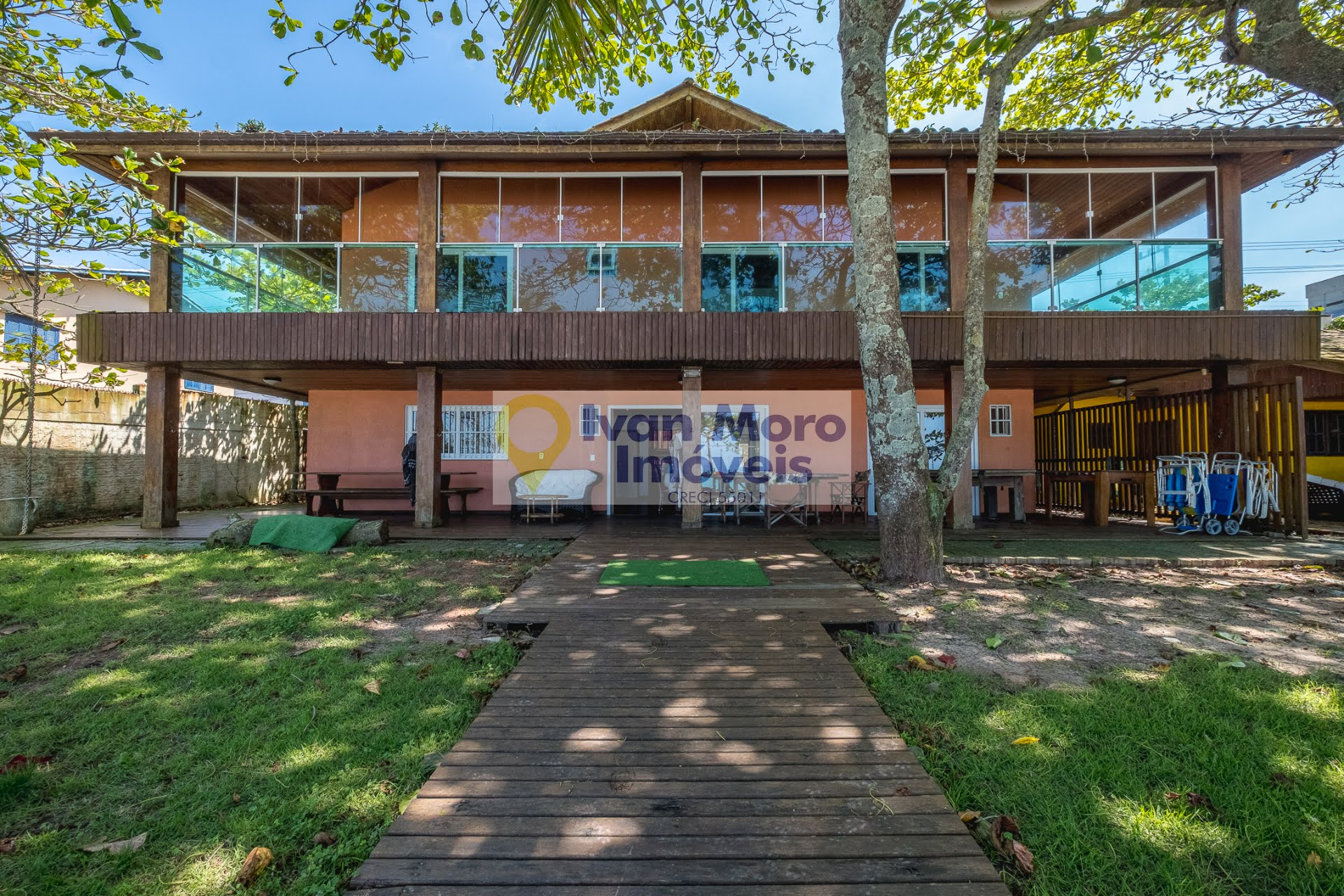 Casa à venda com 10 quartos, 9 banheiros, 4 vagas e 554m² no Ingleses do Rio Vermelho, Florianópolis — foto principal