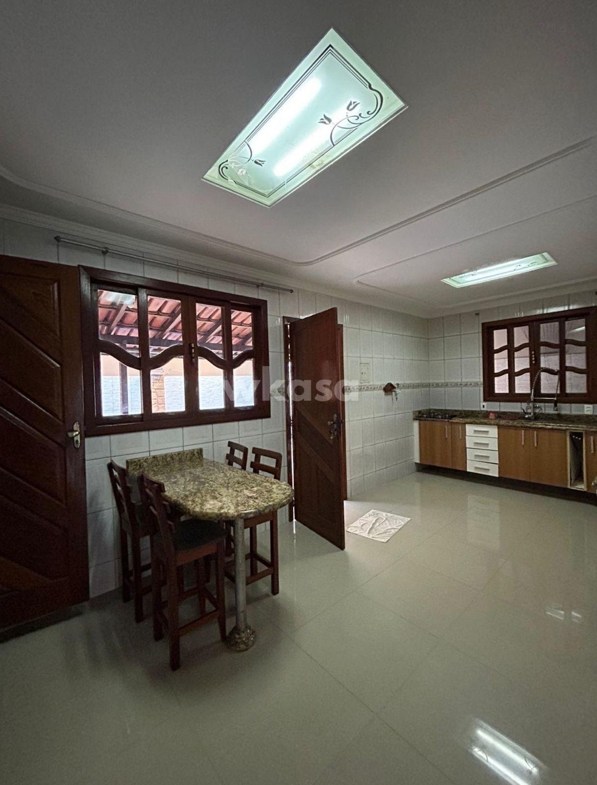 Casa à venda com 4 quartos, 3 suítes, 1 vaga e 200m² no Barcelona, Serra (ES) — foto 8 de 11