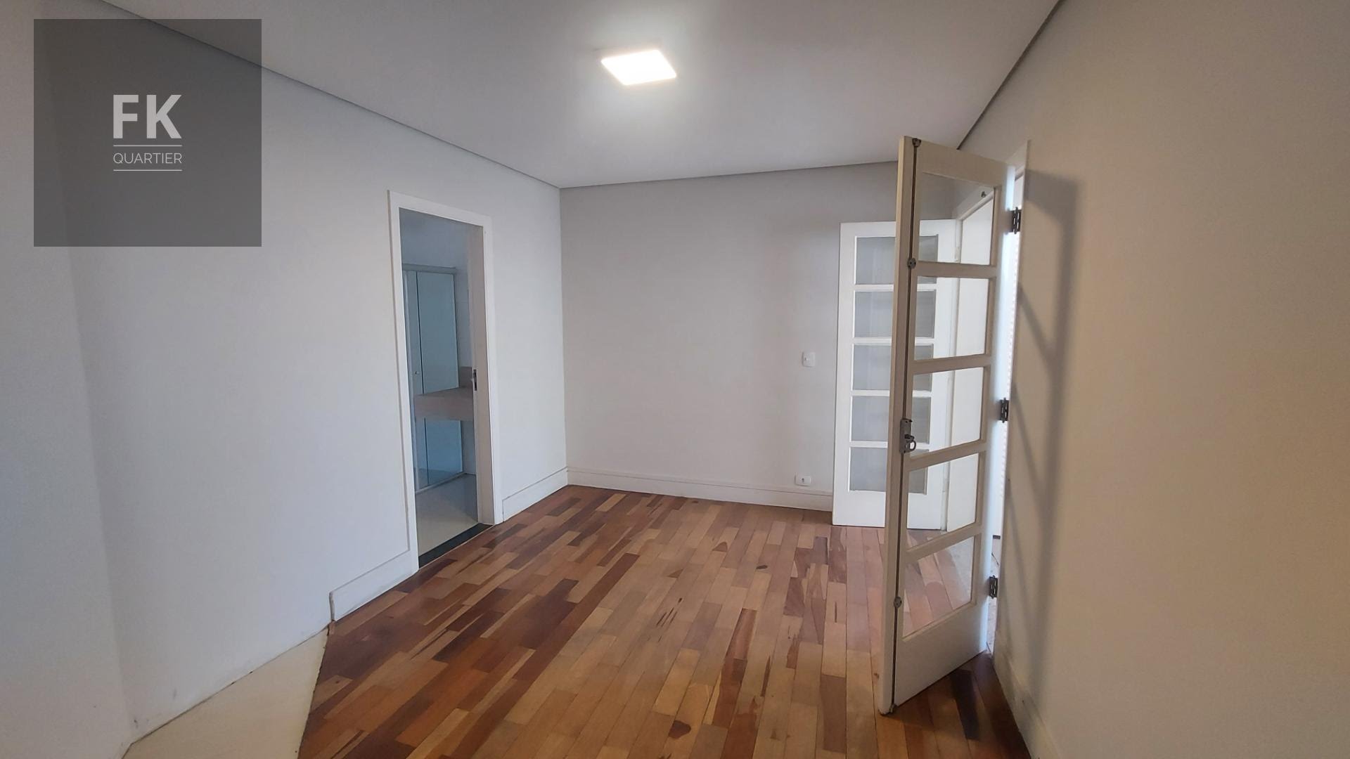 Casa à venda com 5 quartos, 4 suítes, 4 vagas e 250m² no Alphaville Residencial Dois, Barueri (SP) — foto 29 de 30