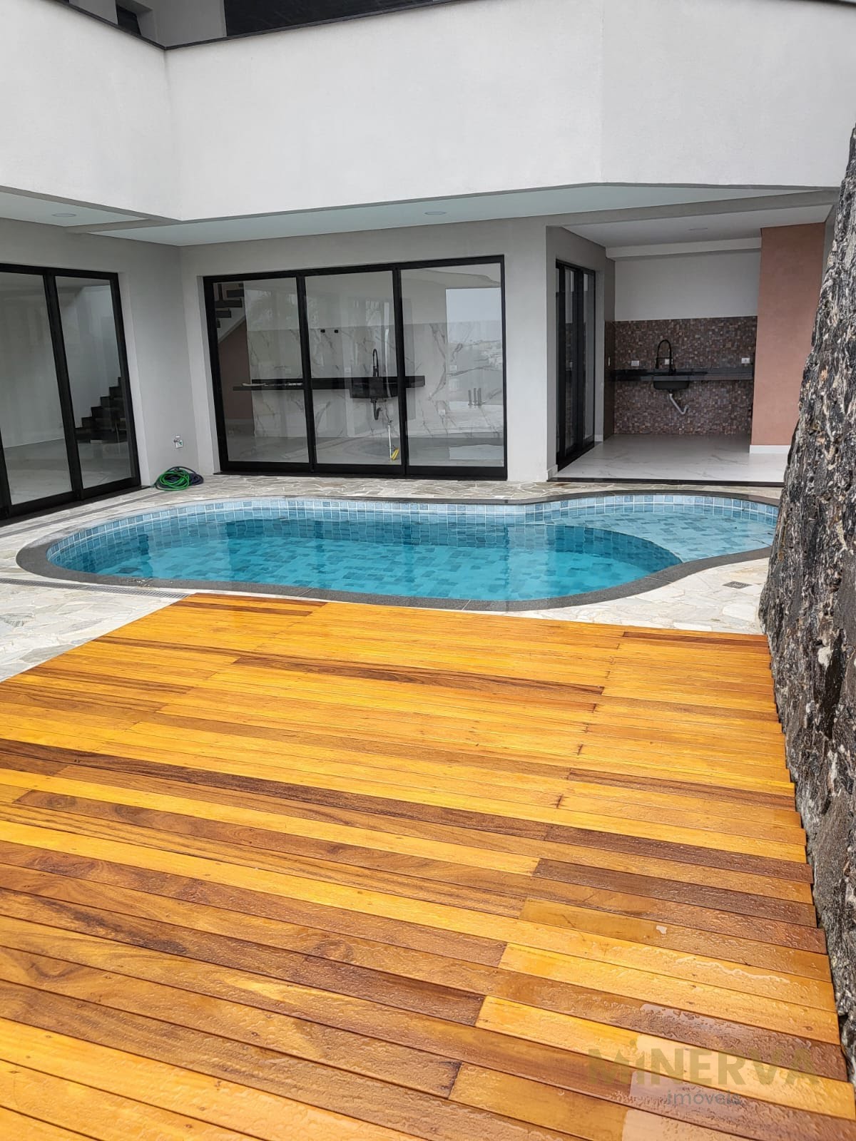 Casa à venda com 3 quartos, 3 suítes, 4 vagas e 355m² no Jardim Via Dutra, Arujá (SP) — foto 12 de 23