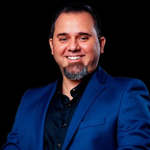 Corretor {{listing Broker().name}}