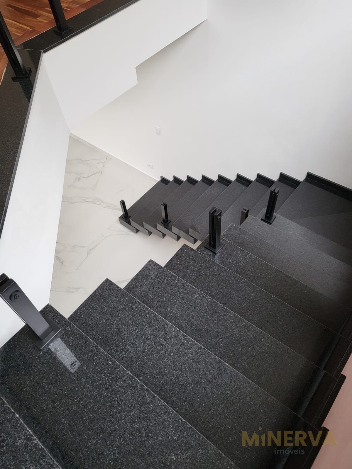 Casa à venda com 3 quartos, 3 suítes, 4 vagas e 355m² no Jardim Via Dutra, Arujá (SP) — foto 14 de 23