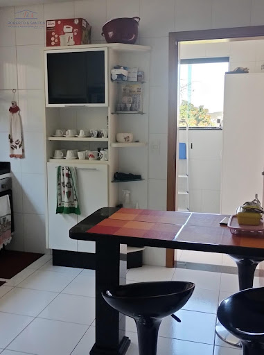 Cozinha - Acesso à Lavanderia