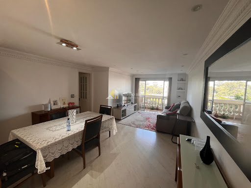 Apartamento no Campo Belo, 3 dormitórios sendo 1 suíte, 2 banheiros, 1 vaga livre, varanda, andar alto, mobiliado e com janelas anti-ruídos, Locação 100m²