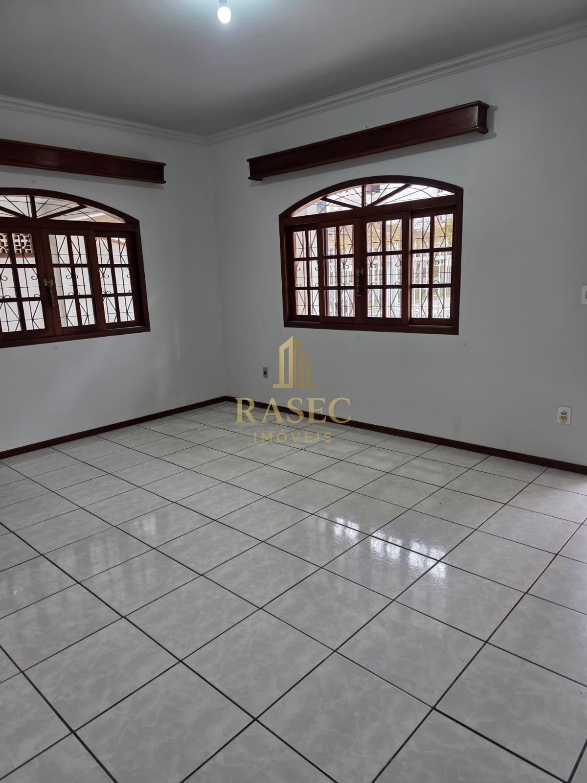 Casa à venda com 3 quartos, 1 suíte, 2 vagas e 250m² no Nações, Balneário Camboriú (SC) — foto 6 de 15