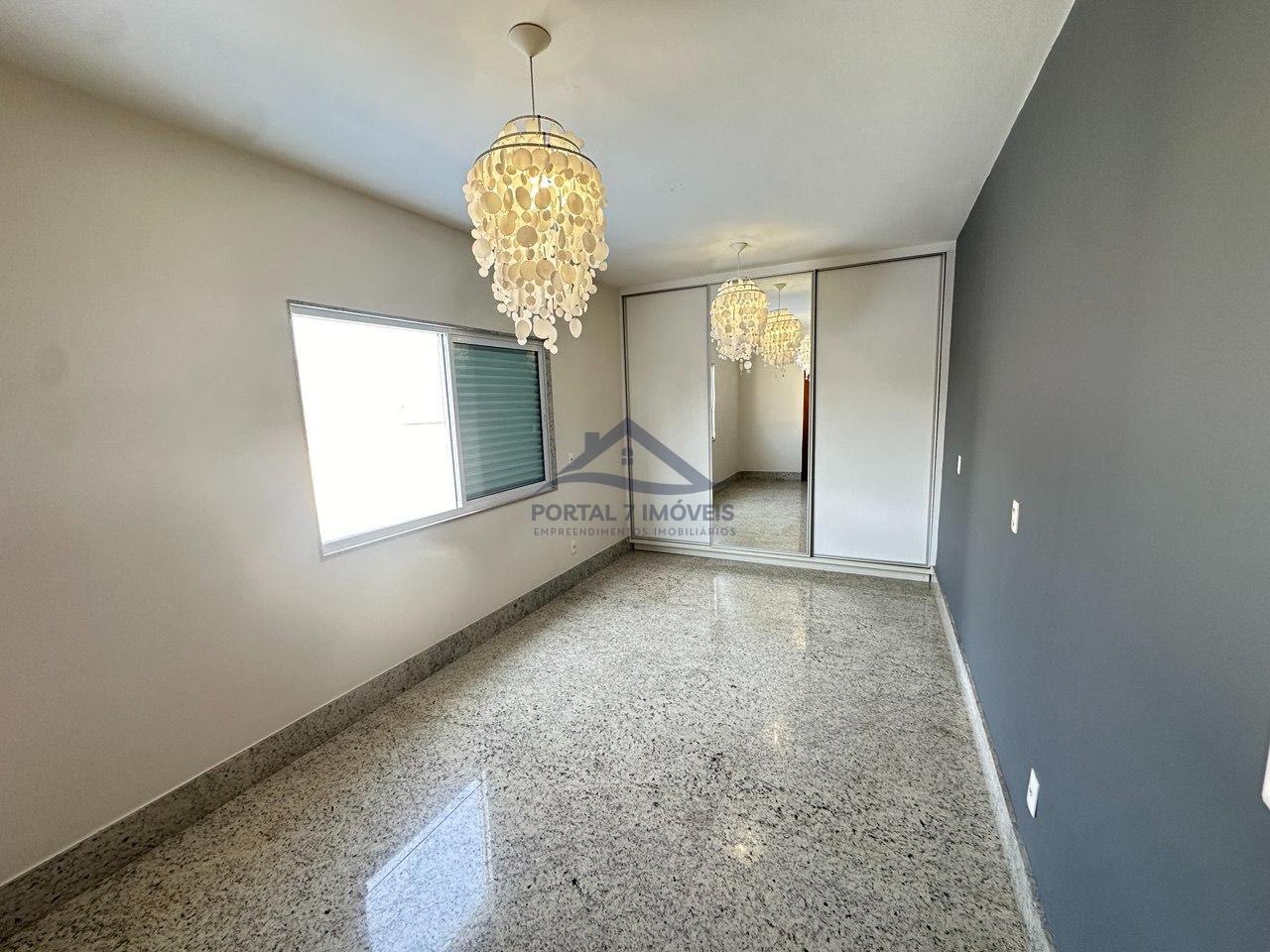 Casa à venda com 4 quartos, 2 suítes, 6 vagas e 290m² no Jardim Arizona, Sete Lagoas (MG) — foto 3 de 10