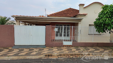 Casa à Venda no Centro de Adamantina por R$ 500.000