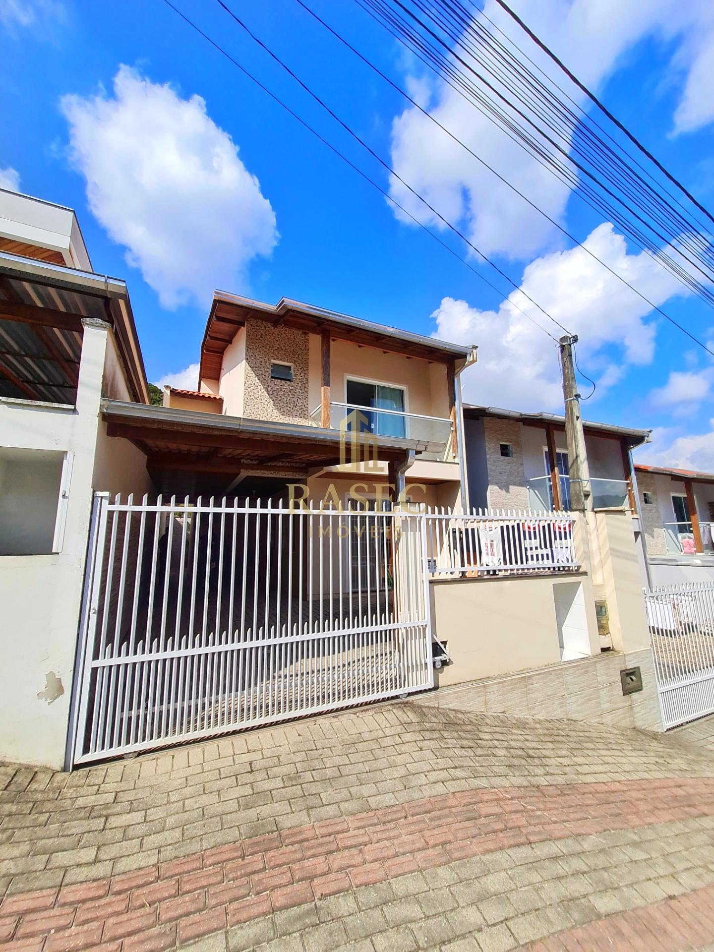 Casa à venda com 3 quartos, 1 suíte, 2 vagas e 98m² no Limeira Baixa, Brusque (SC) — foto 2 de 2