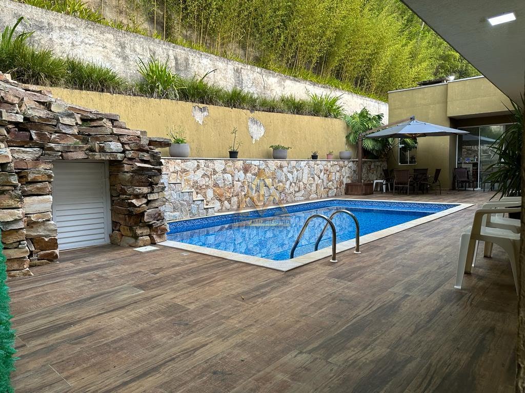 Casa à venda com 5 quartos, 4 suítes, 4 vagas e 385m² no Centro, Blumenau (SC) — foto 5 de 10