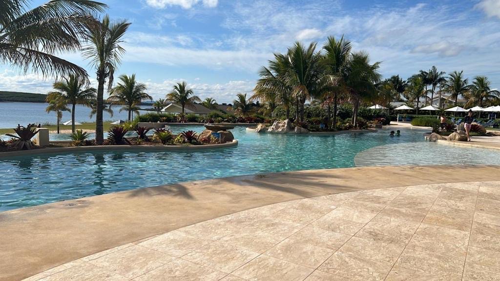 Piscina com borda infinita