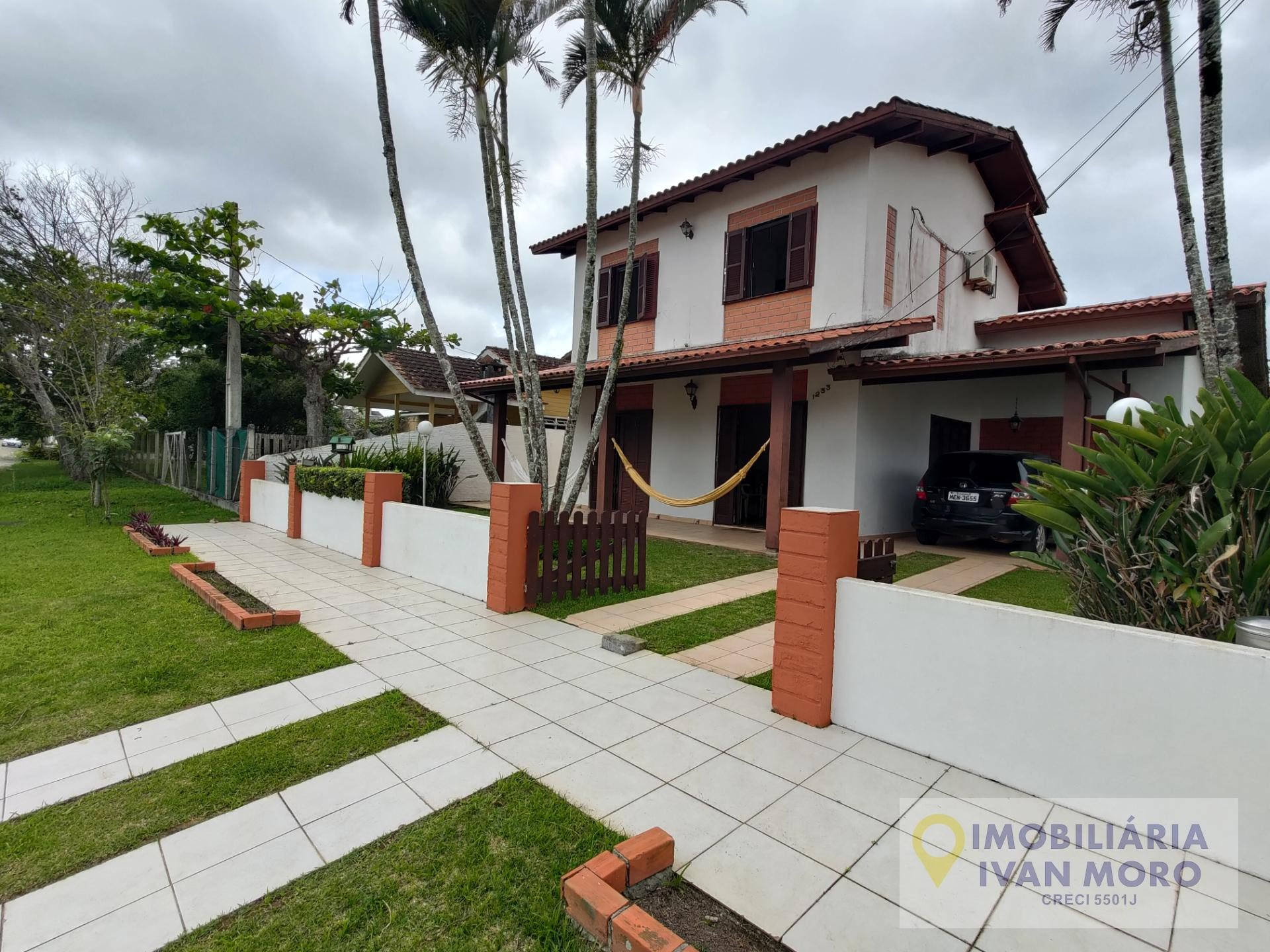 Casa para alugar com 3 quartos, 3 banheiros e 2 vagas no Daniela, Florianópolis — foto principal